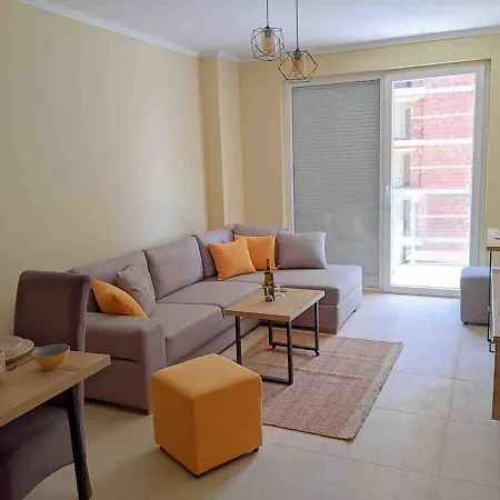 Lily And Gaz's Seaview Apartment *