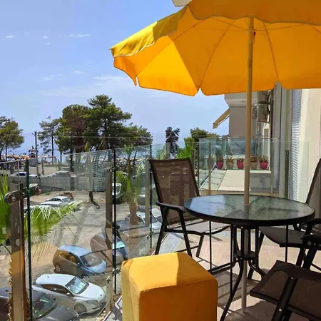 Lily And Gaz's Seaview Apartment *